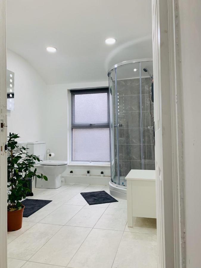 Stylish, Spacious & Luxurious Home - Parking Λίβερπουλ Εξωτερικό φωτογραφία